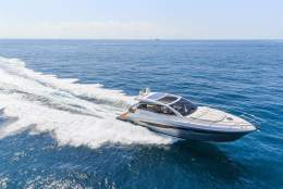 Motoryacht in Fahrt Motorboot in Fahrt