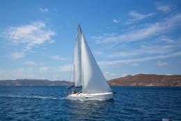 Segler in Fahrt Segelboot in Fahrt