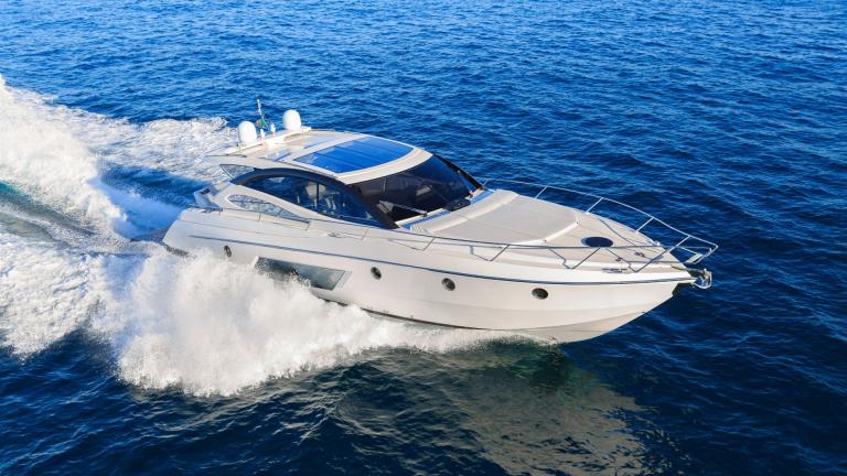 Motoryacht in Fahrt